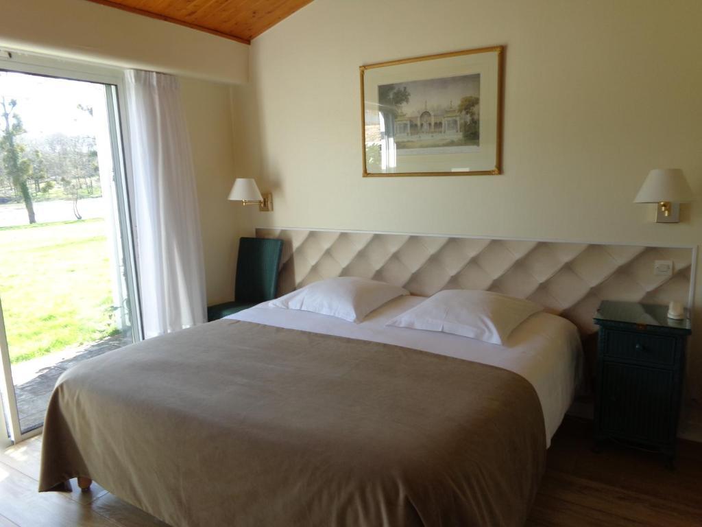 Logis Hotel Val De Vienne Le Vigeant Habitación foto